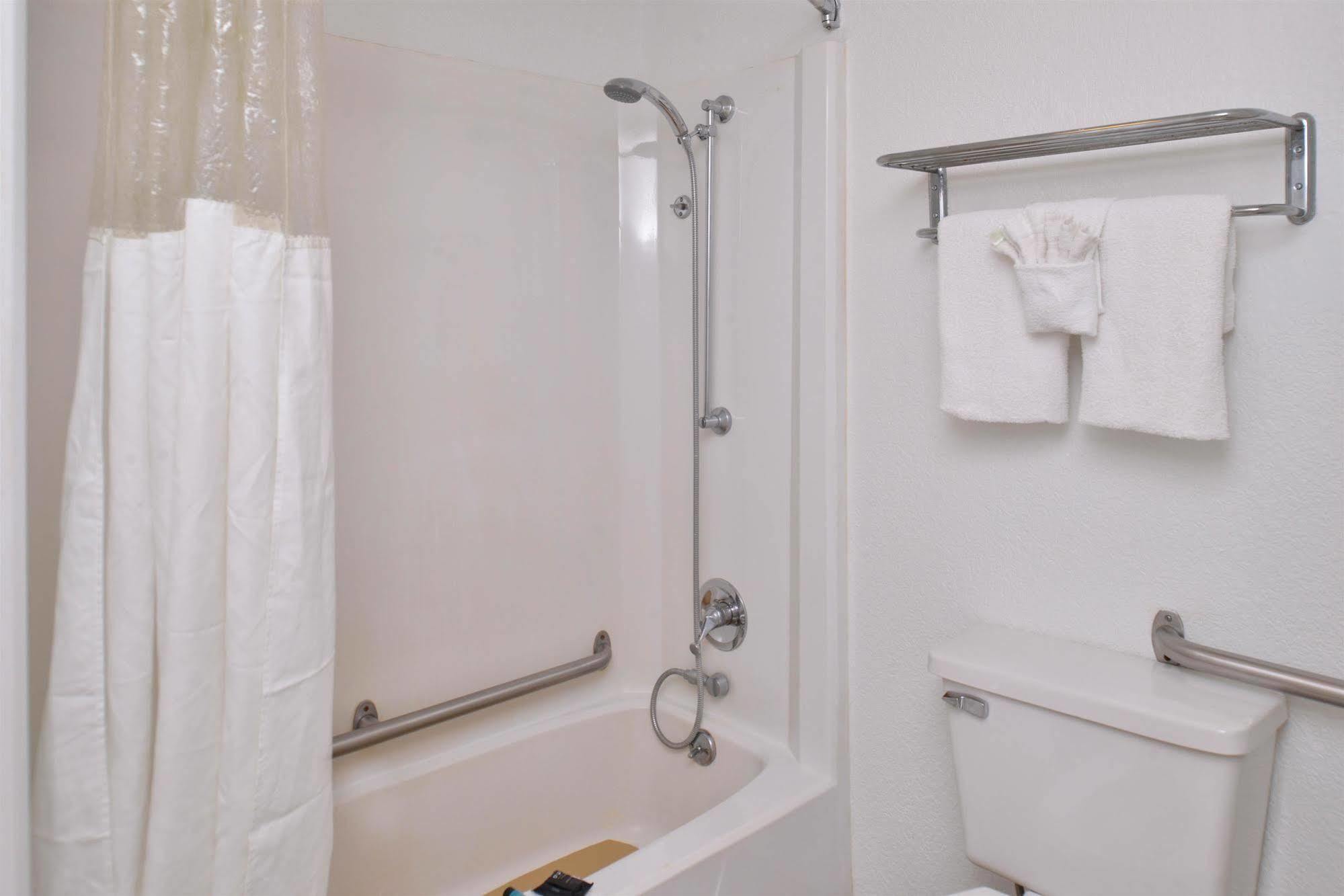 Americas Best Value Inn & Suites Jackson Exteriör bild